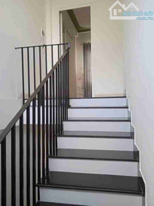 BÁN NHÀ ĐẸP 3 TẦNG KIỆT Ô TÔ TIỂU LA  TT HÒA CƯỜNG BẮC 3 PN CHỈ 4 TỶ X