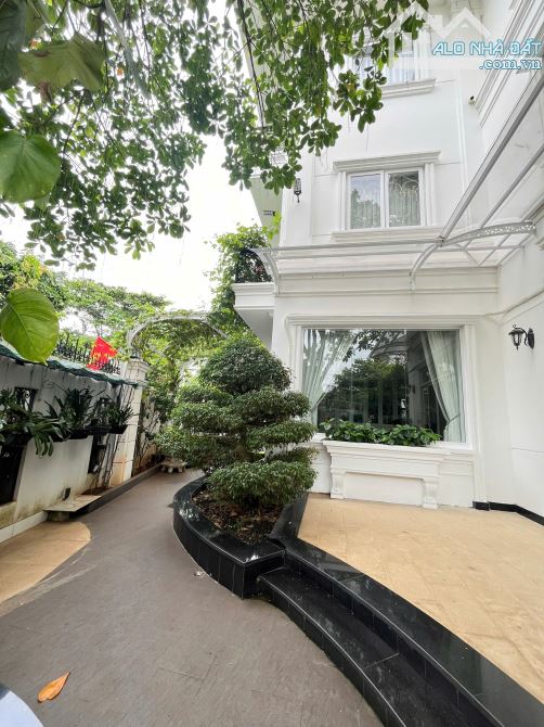 Biệt thự siêu đẹp Nguyễn Văn Hưởng - Thảo Điền, Q2 giá rẻ nhất khu vực, duy nhất 50 tỷ