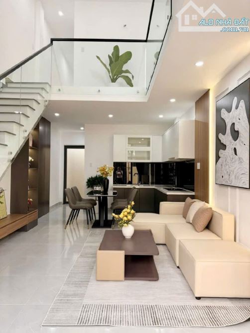 BÁN NHÀ 2 TẦNG 3 MẶT KIỆT NGUYỄN HUY TƯỞNG - FULL NỘI THẤT - GIÁ CHỈ 3,29 TỶ