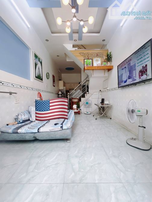 Chính chủ cần bán gấp nhà 3 tầng 4pn 3wc sổ hồng có sẵn