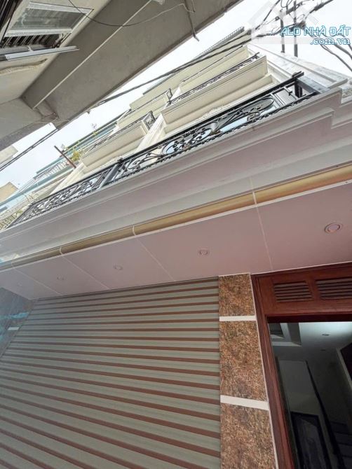 Bán nhà Gần Bến xe Yên Nghĩa , 5 phong, dt 41m2, 5t thang máy, giá 7.6 tỷ