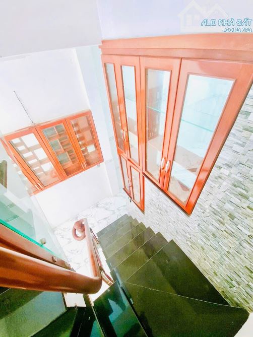 Bán nhà Q8. 40m2. Ngay chợ vạn nguyên. SHR. Hoàn công đủ. Nhỉnh 3tỷ