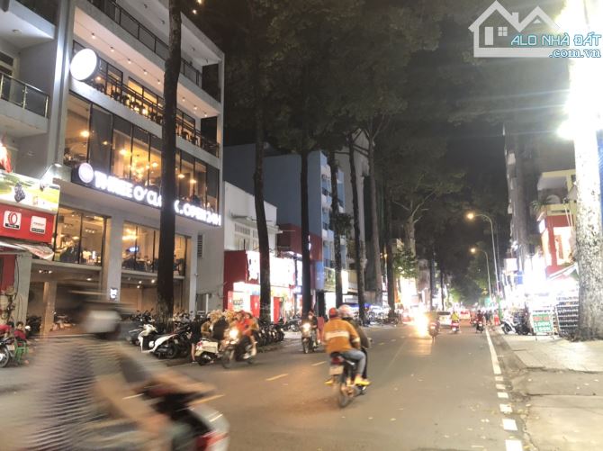Bán 4 căn nhà hẻm xe tải 8m, đường Nguyễn Trãi, Quận 5. Vị trí giáp Quận 1. Giá thỏa thuận