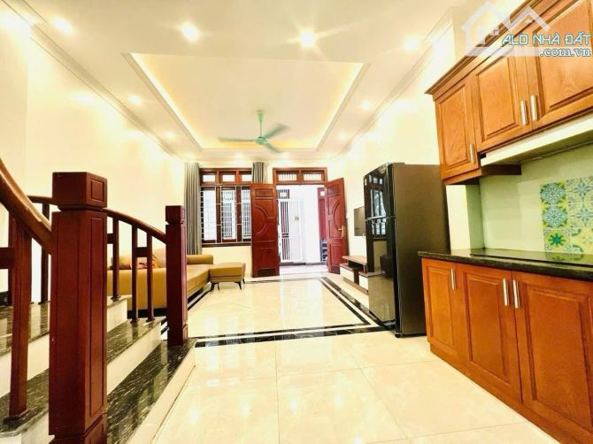 Bán nhà đẹp phố Tư Đình, Long Biên full nội thất
