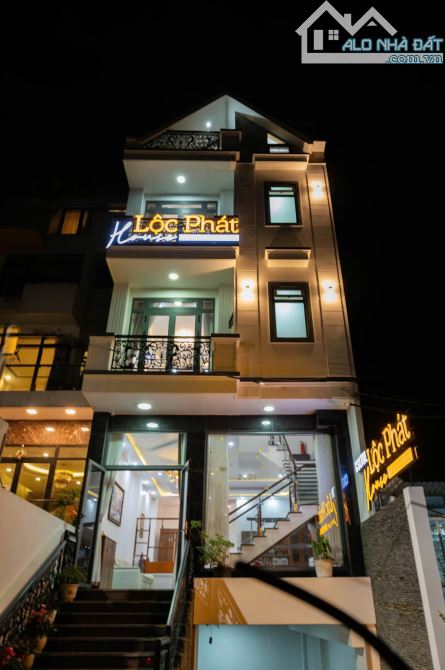Giảm giá bán khách sạn đẹp mặt tiền hẻm 27 Lê Hồng Phong P.4 Đà Lạt
