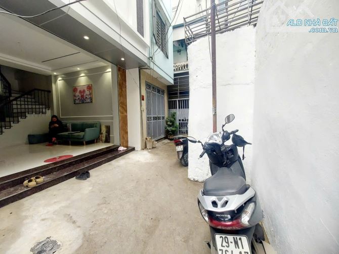 BÁN NHÀ 5 TẦNG LÔ GÓC 45m 8,x tỷ GẦN TIME CTY HAI BÀ TRƯNG