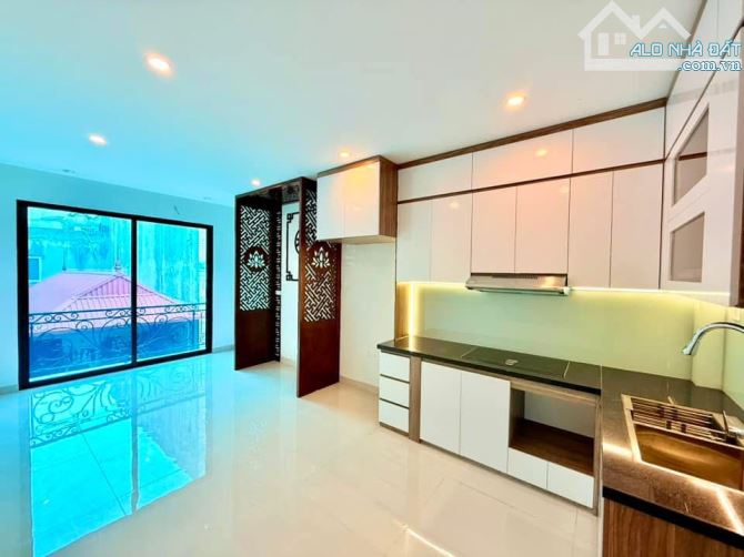 Chính chủ gửi bán CHDV Nguyên Xá - ĐHCN Hà Nội 90m2 7 tầng thang máy, 90m2 giá 22 tỷ.