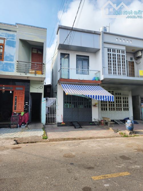 Bán nhà KDC Việt Sing, 2 tầng 2 PN + 4 Phòng trọ, Thuận An chỉ nhỉnh 3 tỷ TL