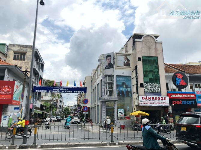 ngộp bank - cần bán góc 2 mặt tiền lê văn sỹ, quận 3. DT: 5x20m, 3 tầng. HĐT: 70tr/th. giá
