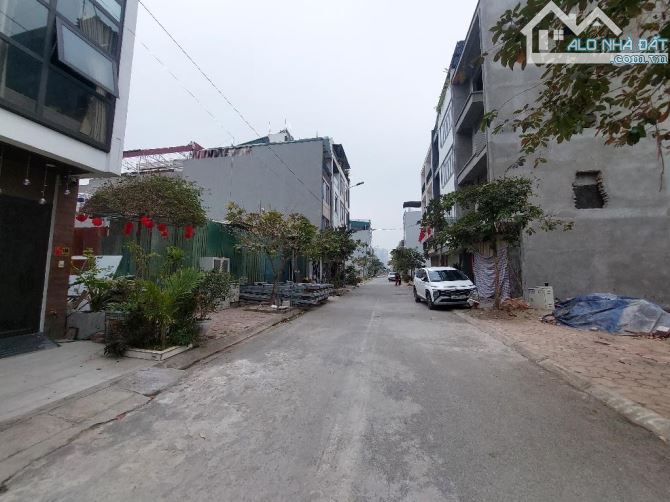 Siêu hiếm, bán đất Trâu Quỳ Gia Lâm , 60m - nhỉnh 10 tỷ - vỉa hè - kinh doanh.