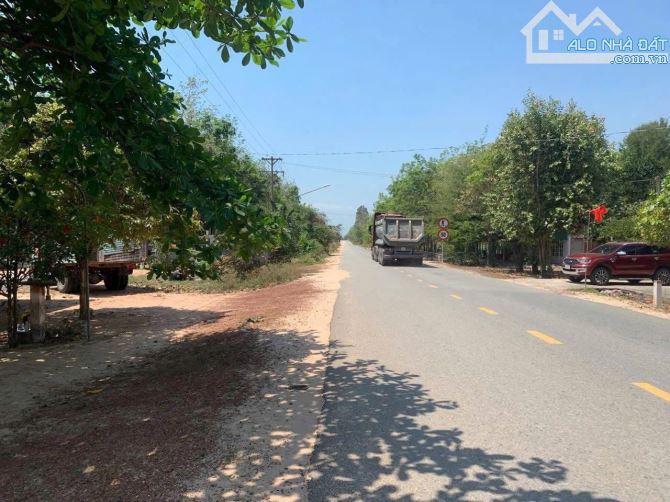Cần bán gấp đất Mặt tiền ĐT744 Định Thành 300m2 giá cực rẻ sổ sẵn