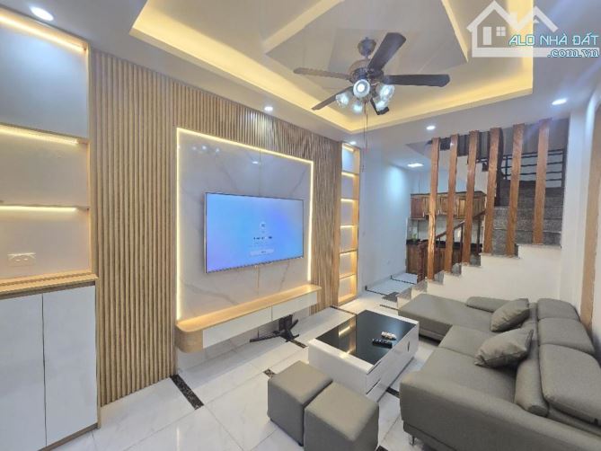 Chuyển Công Tác – Bán Gấp Nhà 5 Tầng, Móng 7 Tầng Siêu Chắc – Full Nội Thất – Chỉ 5.6 Tỷ