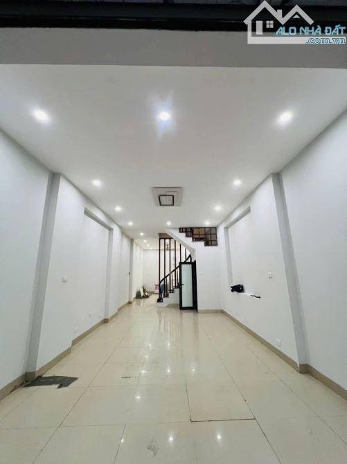 Bán nhà liền kề cổng đồng Lê Trọng Tấn Hà Đông dt 50 5t