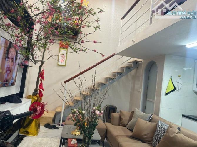 🆘Nhà đến- Trương Định- 4 bước chân oto tránh- 25,2/26m2- MT 4M- 5.75 tỏi