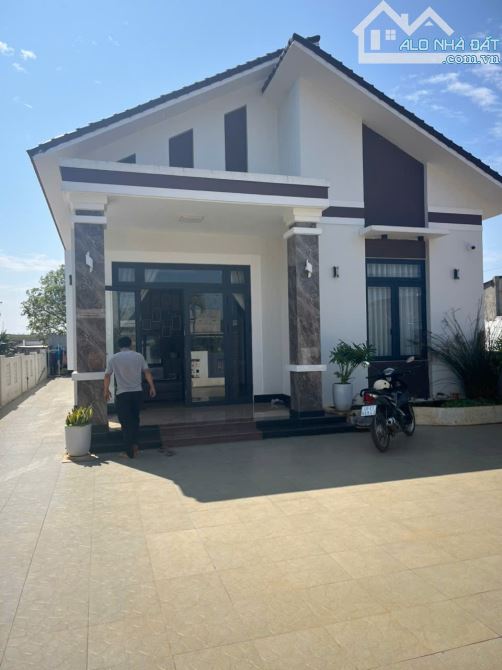 Bán nhà 3PN Đức trọng dt 10x30m tc200m2 giá 3,7ty