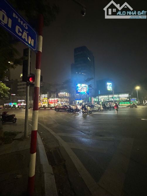 SIÊU PHẨM GIÁ ĐẦU TƯ,  VIEW HỒ,  ĐỘI CẤN,BA ĐÌNH, VỈA HÈ KINH DOANH,6 TẦNG,MT5M, 299TR/M2