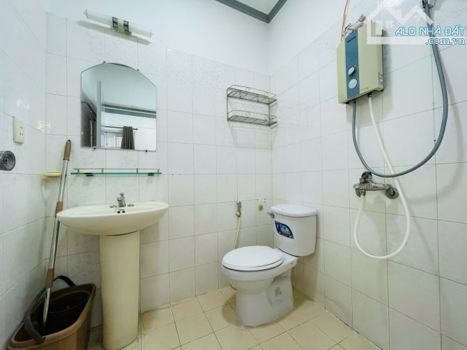 Căn hộ cho thuê ngay trung tâm quận 10, có cửa sổ, bancol đón nắng, gần UEH - 10