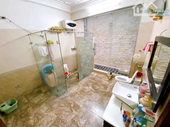 Nhà đẹp, đường Cổ Nhuế, gần Phạm Văn Đồng, Quận Bắc Từ Liêm. DT: 31m2. Giá: 8,2 Tỷ - 1