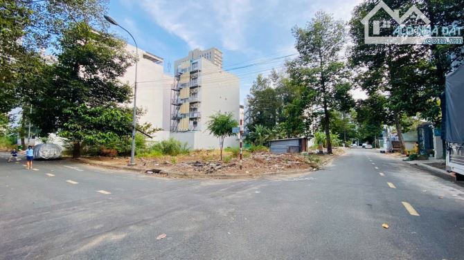 Bán đất Huy Hoàng nền góc TM.Lợi Quận 2 cũ gần khu Hành Chính (142m2) 215 tr/m2 - 1