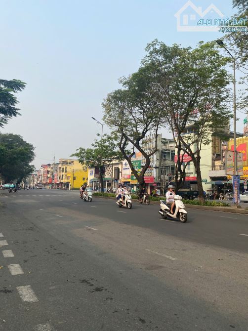 SIÊU PHẨM NHÀ MẶT TIỀN TRẦN HƯNG ĐẠO VIEW CẦU TRÀNG TIỀN VÀ CHỢ ĐÔNG BA - 1