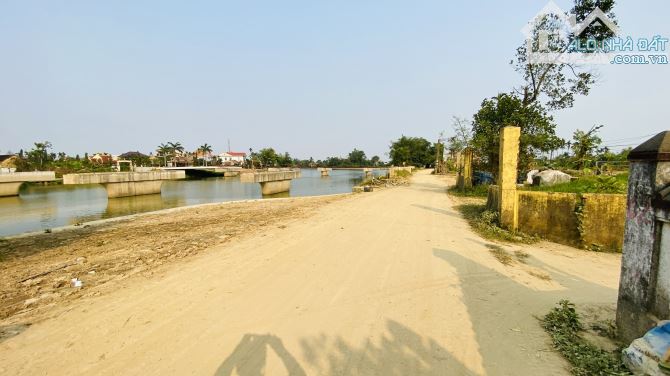 Đất kiệt sông Như Ý - Nguyễn Lộ Trạch, cạnh cầu Võ Nguyên Giáp, Huế - 1