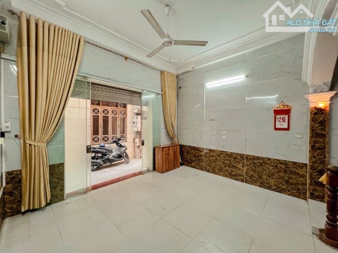 HIẾM - VƯƠNG THỪA VŨ - BA BƯỚC RA Ô TÔ - PHÂN LÔ QUÂN ĐỘI - NGÕ THÔNG - 35M4T - 1