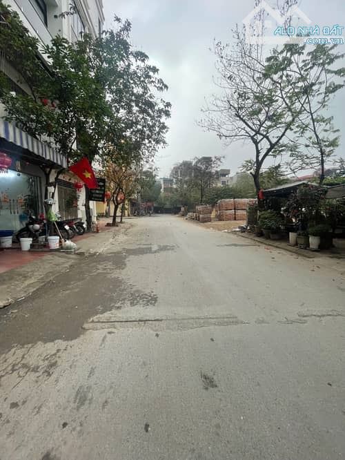 KIẾN HƯNG VỊ TRÍ HIẾM, PHÂN LÔ, THANG MÁY - 1