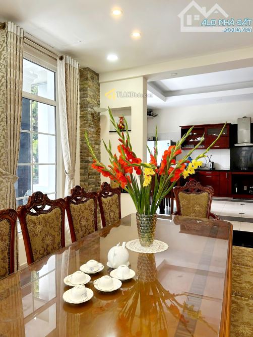 CHIẾC VILLA SÂN VƯỜN RỘNG ĐƯỜNG TRIỆU VIỆT VƯƠNG  22 TỶ - 1