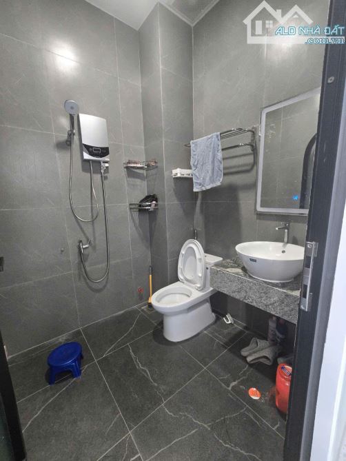 Bán nhà 4 tầng Nguyễn Thần Hiến Quận 4, 20m ra đường chính, giá chỉ 4.8 tỷ - 1
