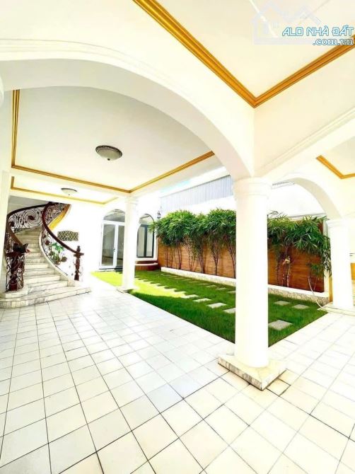 Giảm 3 Tỷ Bán Gấp Biệt Thự Mặt Tiền chợ Bùi Văn Ngữ, Q12 (Ngay Nguyễn Ảnh Thủ) - 1