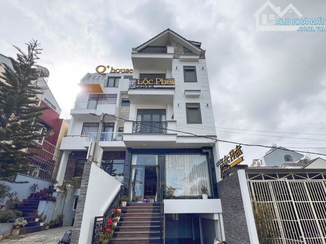 Giảm giá bán khách sạn đẹp mặt tiền hẻm 27 Lê Hồng Phong P.4 Đà Lạt - 1