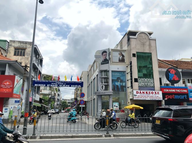 ngộp bank - cần bán góc 2 mặt tiền lê văn sỹ, quận 3. DT: 5x20m, 3 tầng. HĐT: 70tr/th. giá - 1