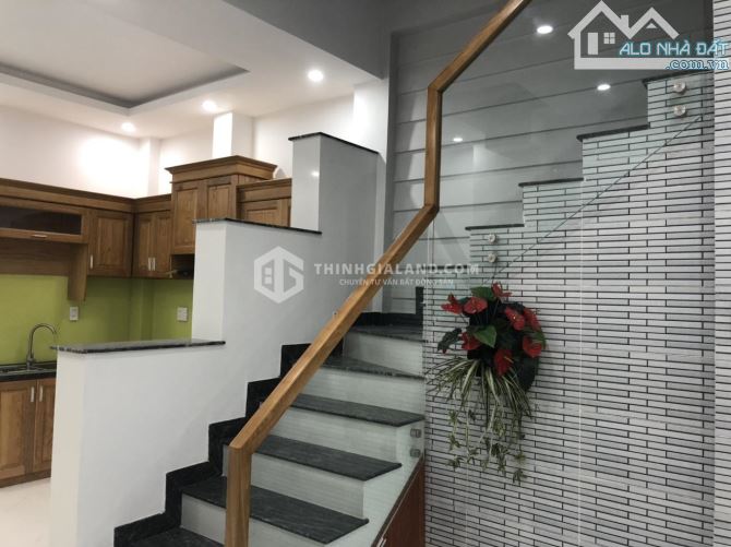 BÁN CĂN NHÀ 3 LẨU MỚI ĐẸP HẺM OTO 5M HẺM THÔNG TRUNG TÂM VỊ TRÍ GẦN BIỂN - 1