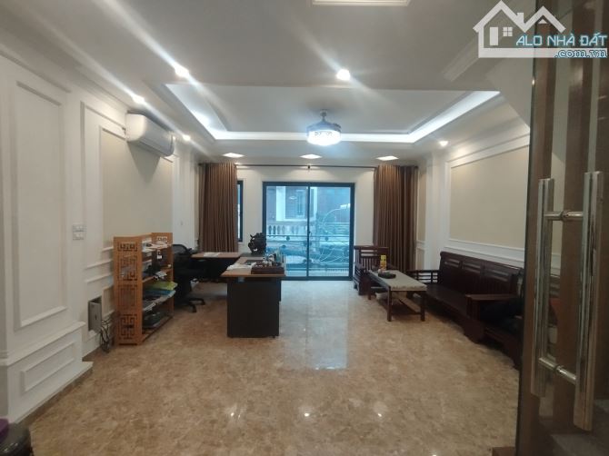 Bán mặt phố Đặng Dung Ba Đình Dt 55m2 5 tầng mt5m Giá 51 tỷ lh Huyền 7X - 1