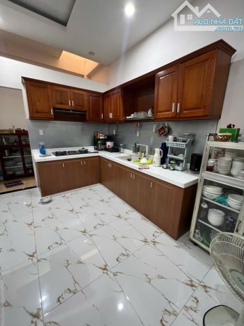 HẺM XE HƠI - BÌNH TÂN - 63M2 - 3 TẦNG -GIÁ 5,5 TỶ - 1
