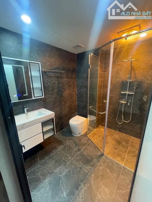 KIẾN HƯNG VỊ TRÍ HIẾM, PHÂN LÔ, THANG MÁY - 12