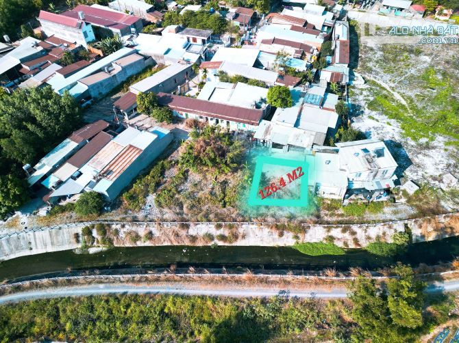 ĐẤT SAU LƯNG BÒ SỮA - VIEW KÊNH SIÊU ĐẸP - 3