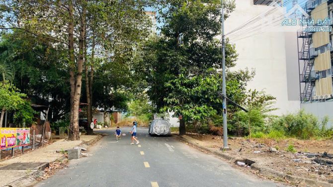 Bán đất Huy Hoàng nền góc TM.Lợi Quận 2 cũ gần khu Hành Chính (142m2) 215 tr/m2 - 2