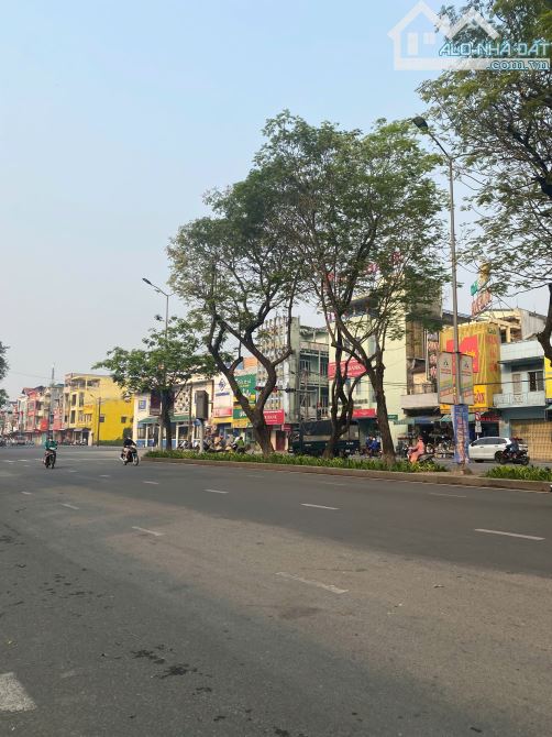 SIÊU PHẨM NHÀ MẶT TIỀN TRẦN HƯNG ĐẠO VIEW CẦU TRÀNG TIỀN VÀ CHỢ ĐÔNG BA - 2