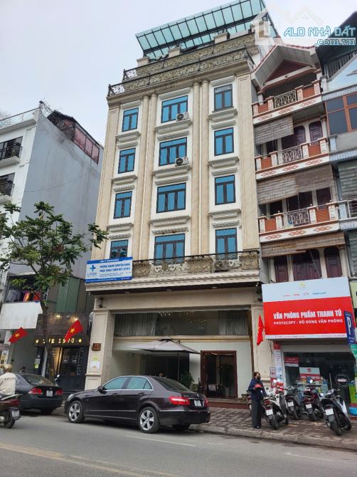 Bán tòa nhà đẹp nhất Trần Thái Tông, 210m2 MT12m 2 thang máy, nội thất hoàn toàn nhập khẩu - 2