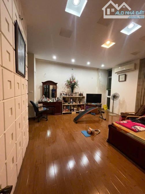 Cực hiếm chủ cần bán gấp, Trần Quang Diệu, phân lô, gara oto 7 chỗ, 60m 5 tầng giá 20 tỷ - 2