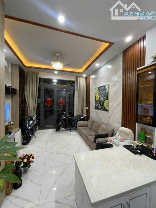 Bán nhà phố mới tinhTôn Thất Thuyết Q.4 xe tải quay đầu giá 8Tỷ1 TL - 2