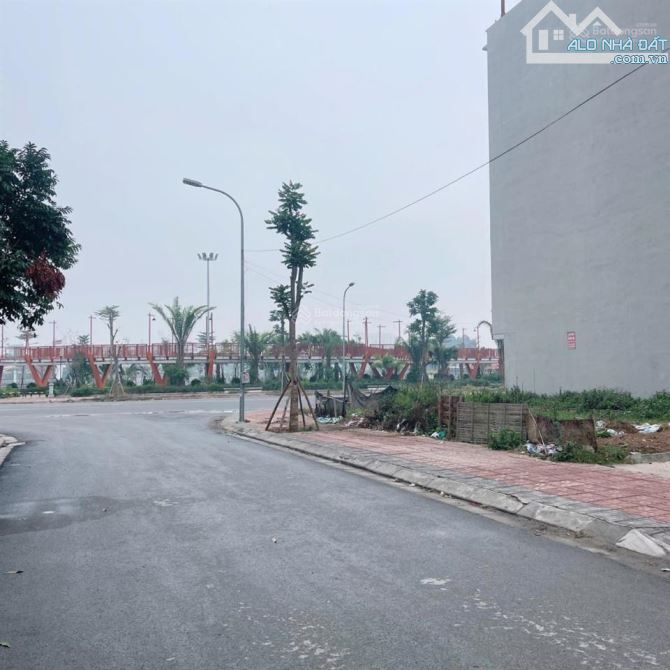 Bán 110m đất nền TĐC Ngọc Thụy, Long Biên, Hà Nội, Lô góc 2 mặt phố, view công viên 35 tỷ - 2