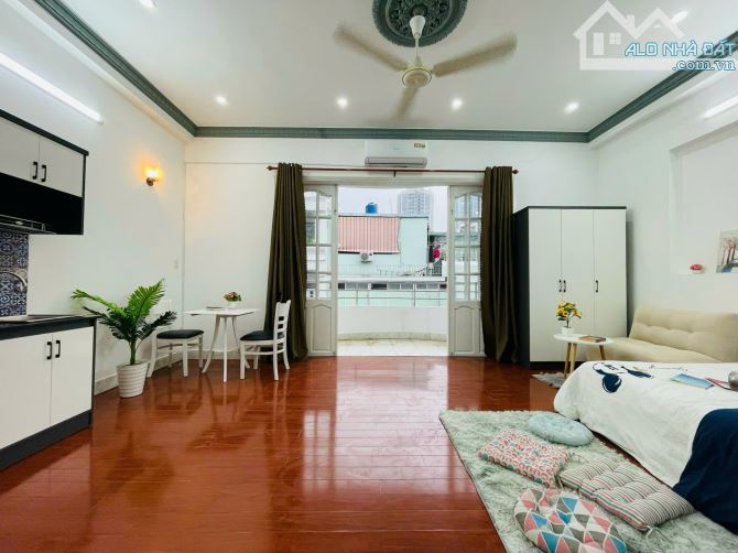 Căn hộ cho thuê ngay trung tâm quận 10, có cửa sổ, bancol đón nắng, gần UEH - 2