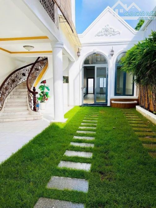 Giảm 3 Tỷ Bán Gấp Biệt Thự Mặt Tiền chợ Bùi Văn Ngữ, Q12 (Ngay Nguyễn Ảnh Thủ) - 2