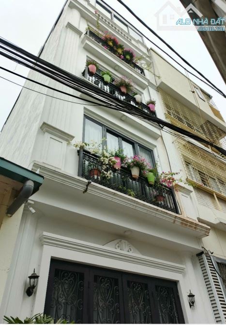 Bán nhà 5 tầng Ngô Gia Tự - Long Biên. Ô tô đỗ cửa, thang máy, ful.l nội thất. Giá 10,4 tỷ - 2