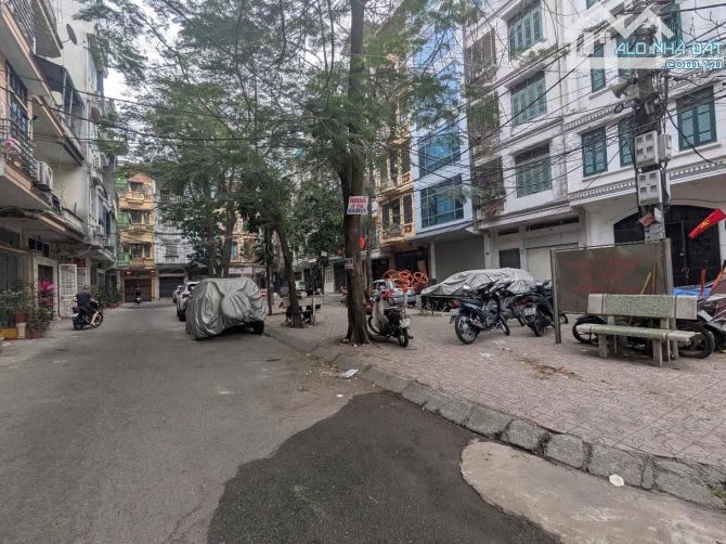 Nhà Khuất Duy Tiến- Thanh Xuân DT: 40m2, 3 tầng, mt4.2m, giá 17.2 tỷ - 2
