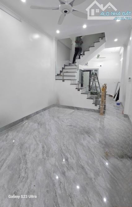Trần Quốc Hoàn-Phân Lô-Ô Tô Vào Nhà DT 40m .5 Tầng .4 Ngủ .MT 3,8m -Vị Trí Đẹp.Giá 14,1 Tỷ - 2