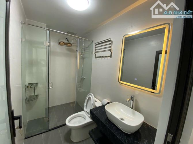 Bán nhà đẹp ngã 4 Hào Nam 40m2 x 4 tầng chỉ 6.88 Tỷ, giá rẻ nhất khu vực, ngõ - 2