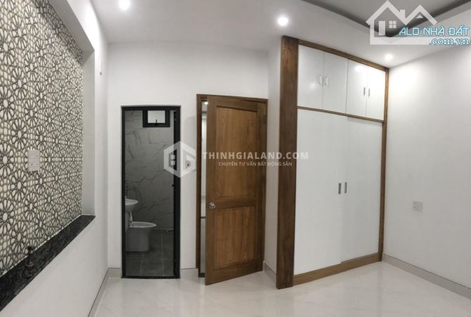 BÁN CĂN NHÀ 3 LẨU MỚI ĐẸP HẺM OTO 5M HẺM THÔNG TRUNG TÂM VỊ TRÍ GẦN BIỂN - 2